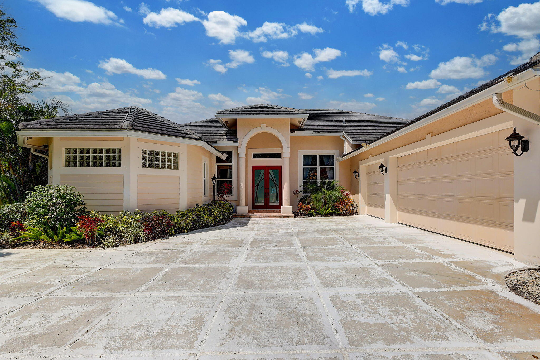 18310 Southeast Ridgeview Drive Jupiter, FL 33469 - Photo 1 of 51 1-web-or-mls-5P1A7399