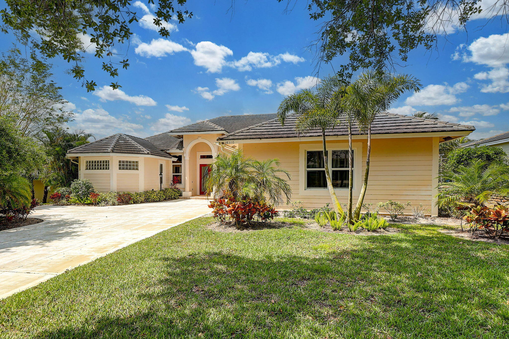 18310 Southeast Ridgeview Drive Jupiter, FL 33469 - Photo 3 of 51 4-web-or-mls-5P1A7419