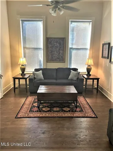 $2,250 | 105 North Pearl Street, Unit B, Natchez, MS 39120