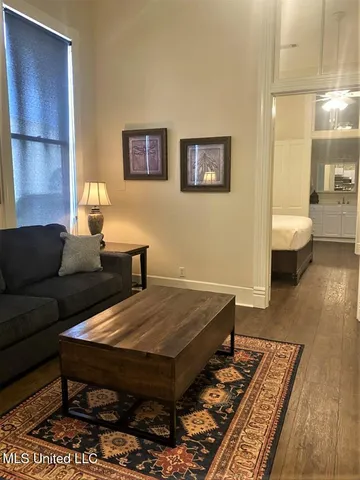 $2,250 | 105 North Pearl Street, Unit B, Natchez, MS 39120