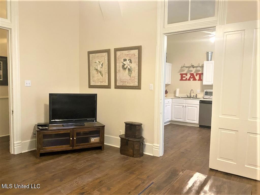 105 North Pearl Street, Unit B Natchez, MS 39120 - Photo 7 of 28 20241467_6