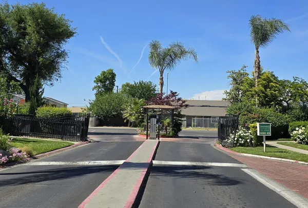 $1,425 | 4860 East Lane Avenue, Unit 118, Fresno, CA 93727