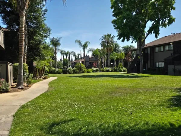 $1,425 | 4860 East Lane Avenue, Unit 118, Fresno, CA 93727