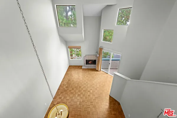 a view of livingroom with furniture