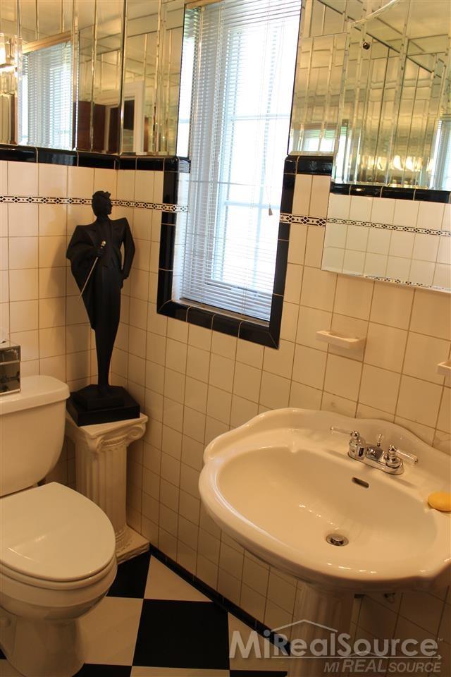 758 Barrington Road Grosse Pointe Park, MI 48230 - Photo 15 of 30
