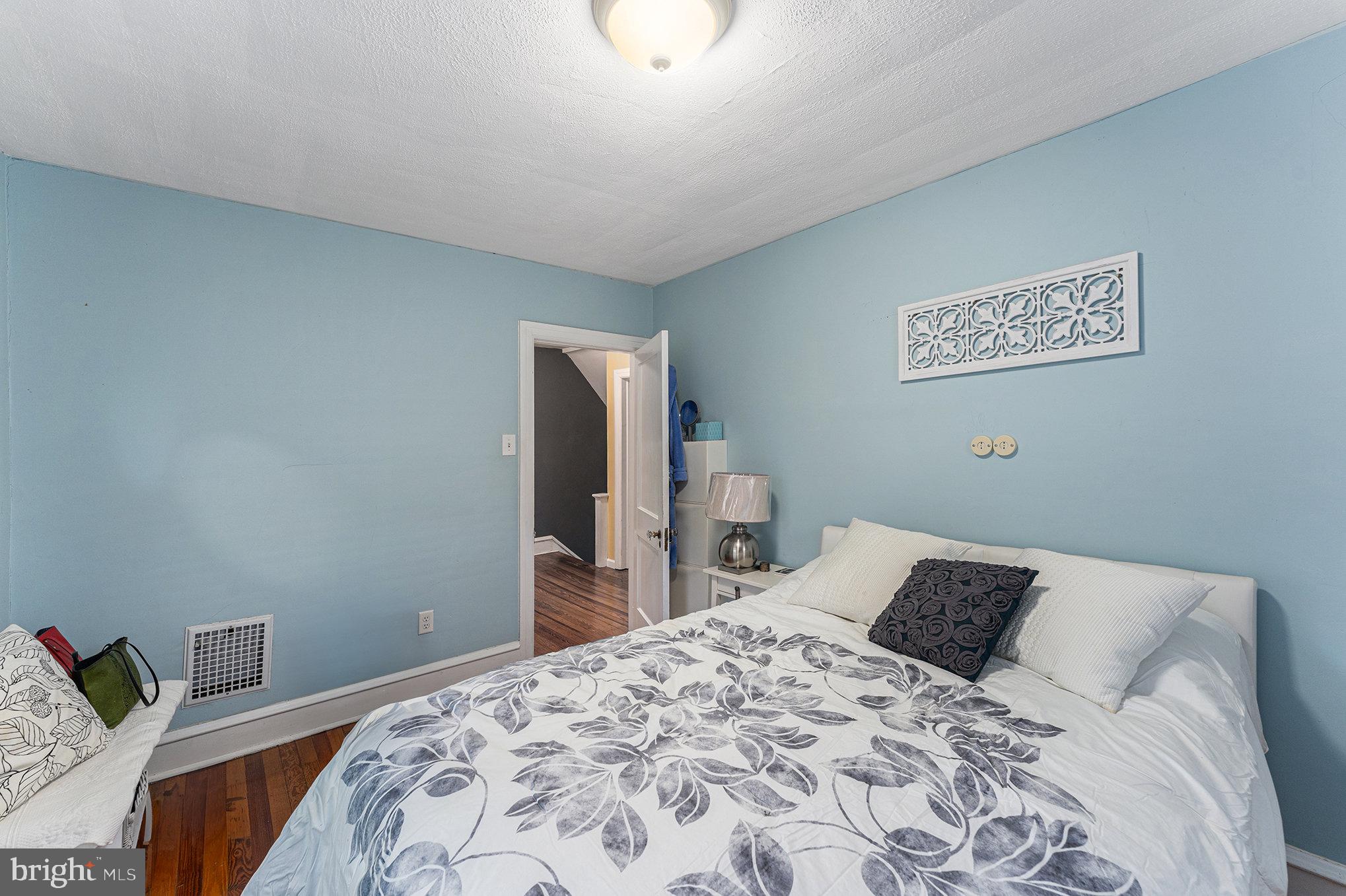 14 Springfield Avenue Flourtown, PA 19031 - Photo 21 of 34 a bedroom with a large bed and a lamp