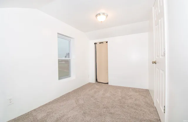 $160,000 | 523 South Oak Street, Kendallville, IN 46755