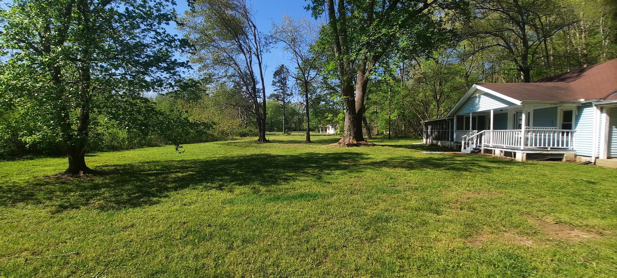 637 Robinson Road Centerville, TN 37033 - Photo 5 of 6 a view of a house with a big yard