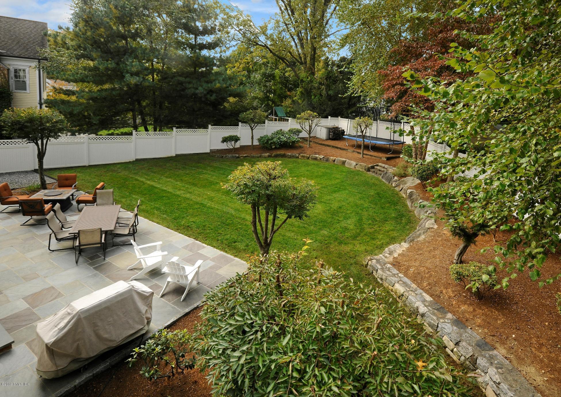 29 Crescent Road Riverside, CT 06878 - Photo 20 of 33 a backyard of a house with table and chairs