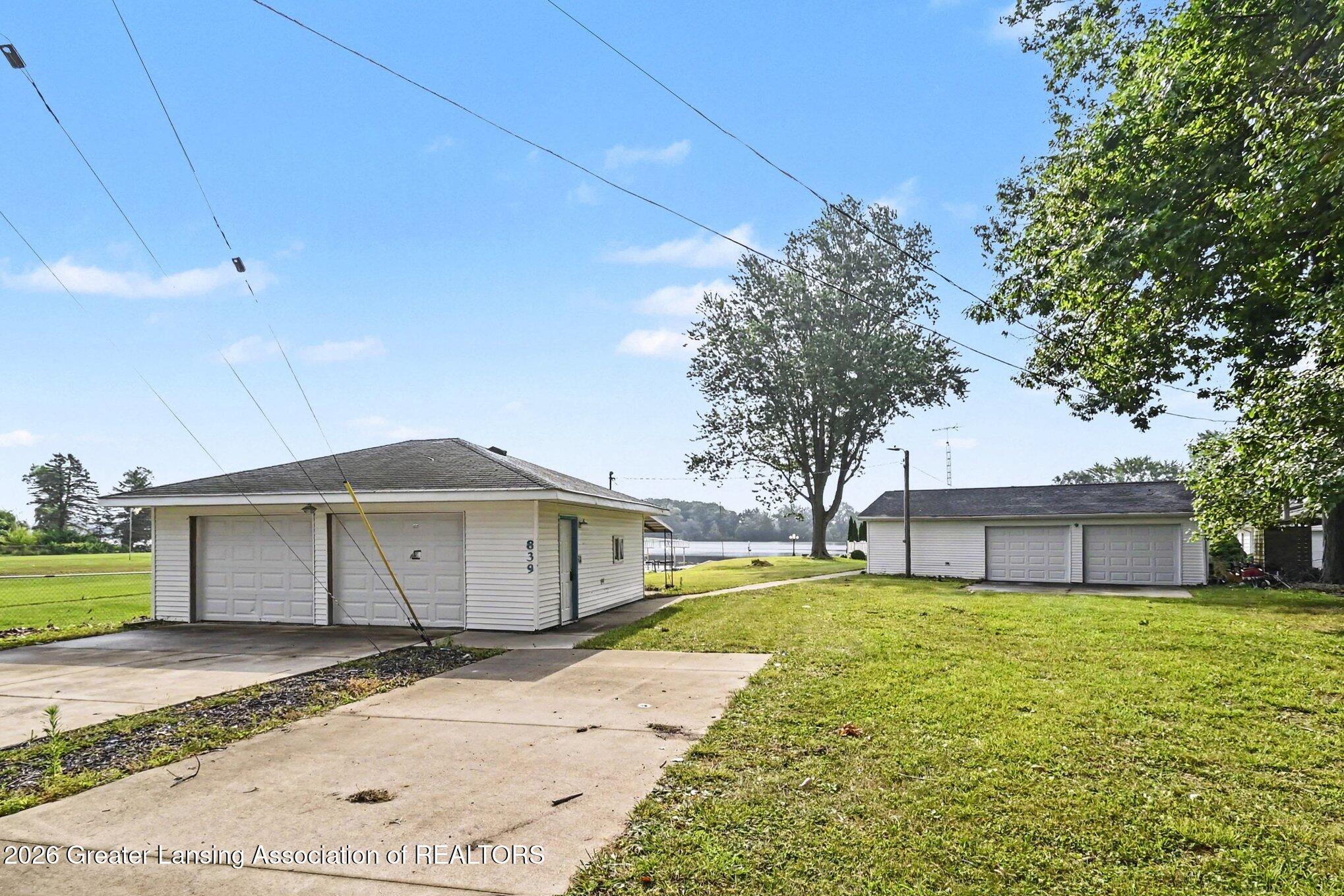 839 Riley Drive Quincy, MI 49082 - Photo 25 of 31 Garage