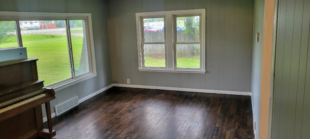8098 Corunna Road Flint, MI 48532 - Photo 5 of 24 50147009-3255afb3-40f6-4474-a8c0-8ad4b1e40381.JPG