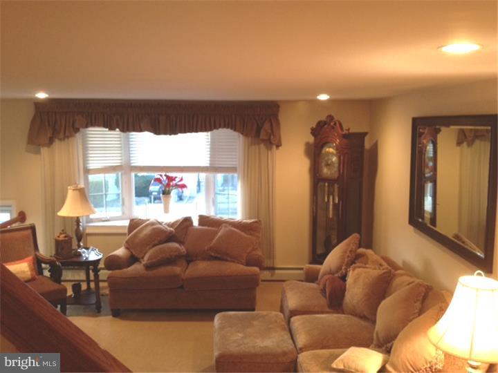 3844 Salina Road Philadelphia, PA 19154 - Photo 3 of 13 Gallery Image 3