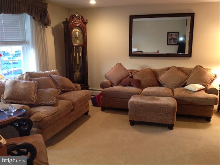 3844 Salina Road Philadelphia, PA 19154 - Photo 4 of 13 Gallery Image 4