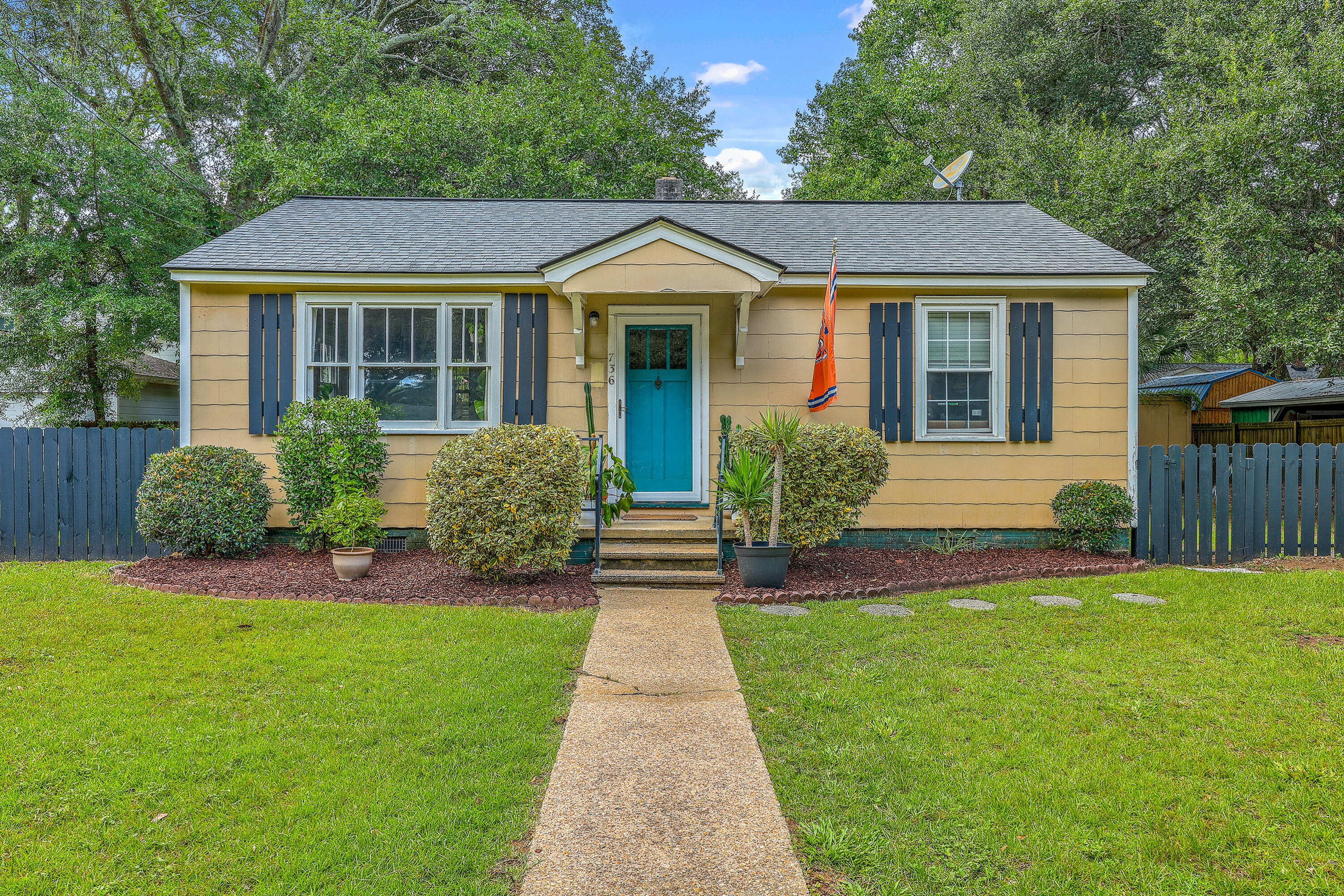 736 McCants Drive Mount Pleasant, SC 29464 - Photo 1 of 26 ZYN_3146_47_48_49_50_51_52