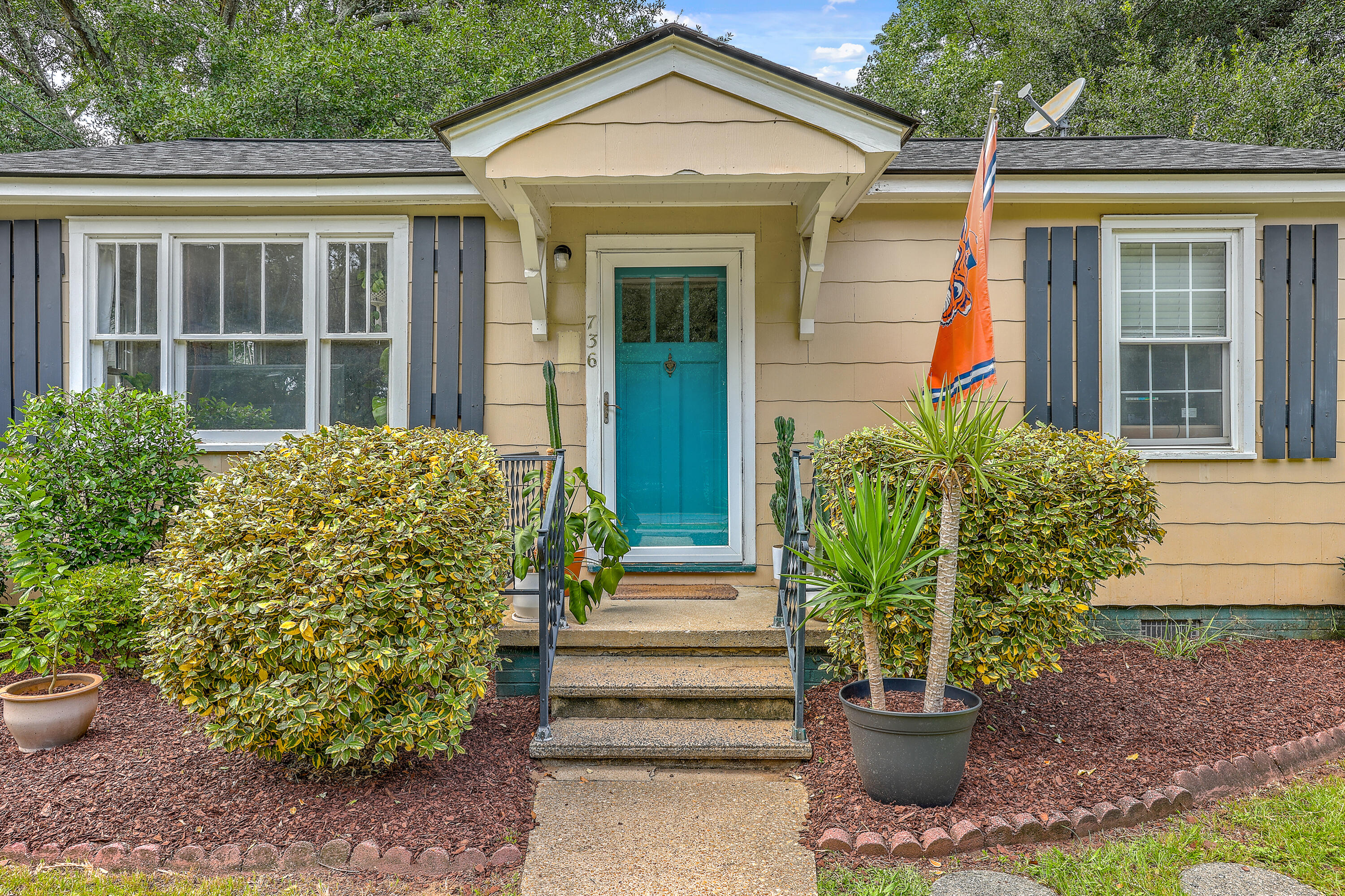 736 McCants Drive Mount Pleasant, SC 29464 - Photo 2 of 26 ZYN_3167_68_69_70_71_72_73