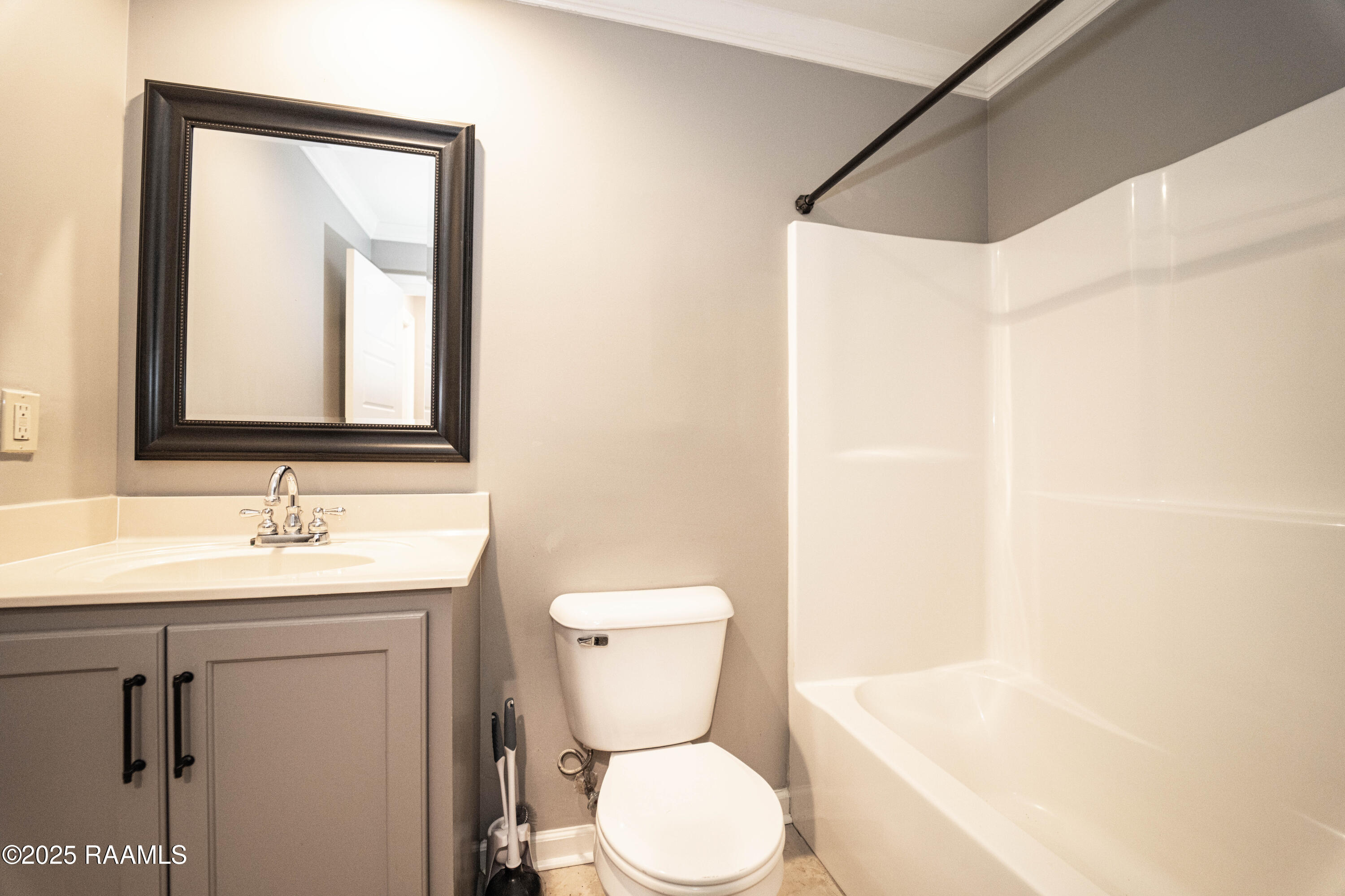 200 Bald Eagle Drive Lafayette, LA 70508 - Photo 12 of 16 Bathroom