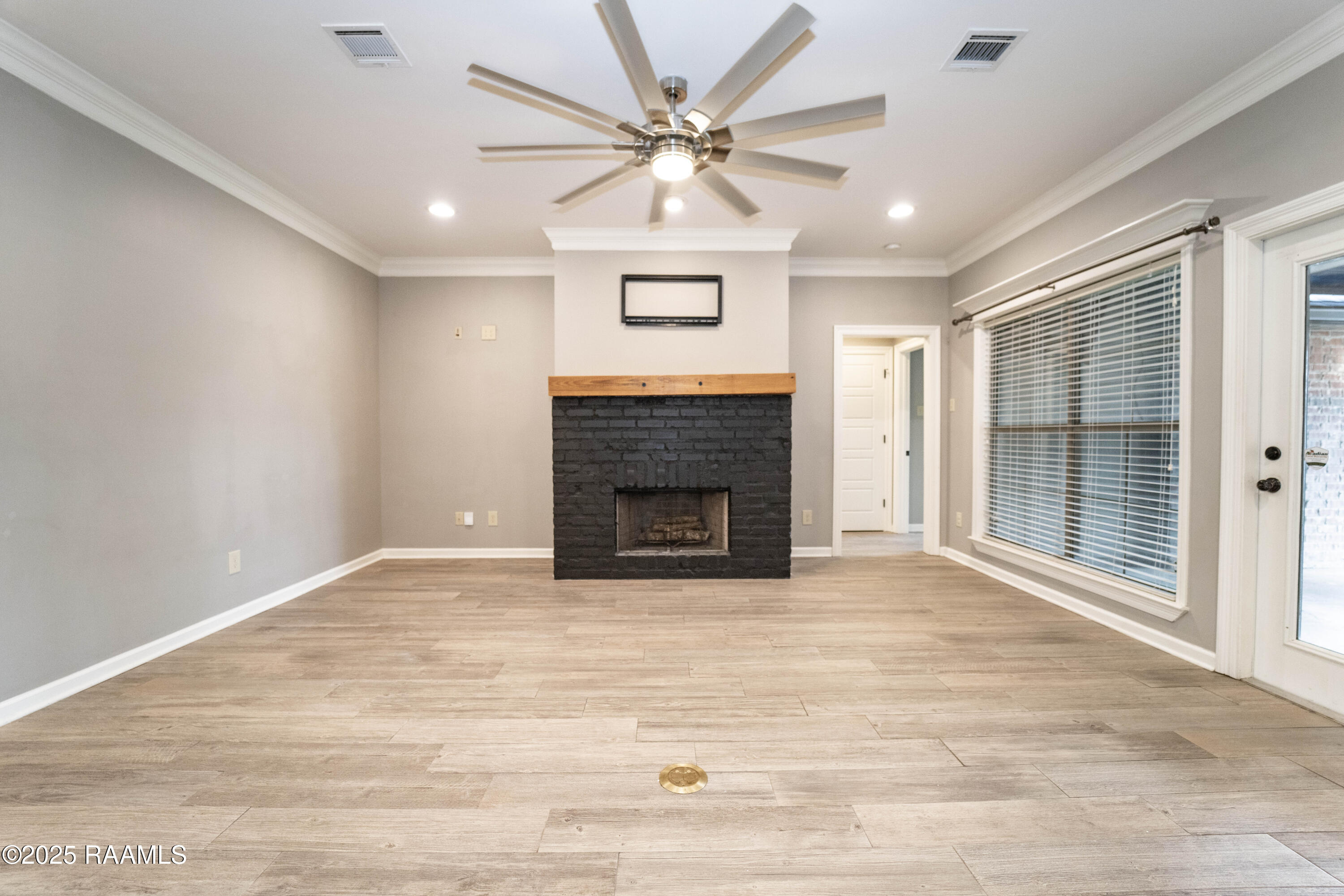 200 Bald Eagle Drive Lafayette, LA 70508 - Photo 3 of 16 Living1