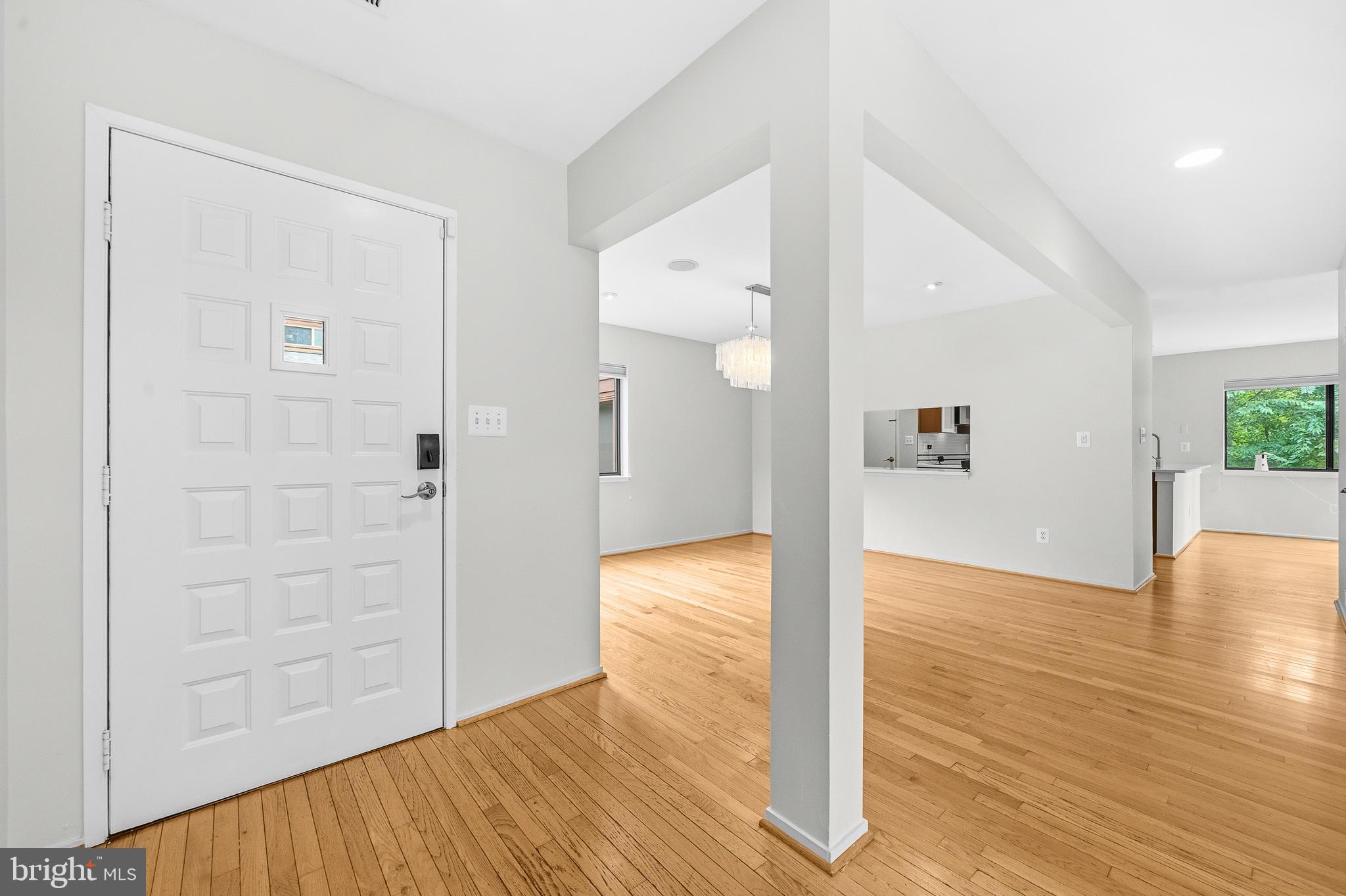 2105 South Bay Lane Reston, VA 20191 - Photo 4 of 71