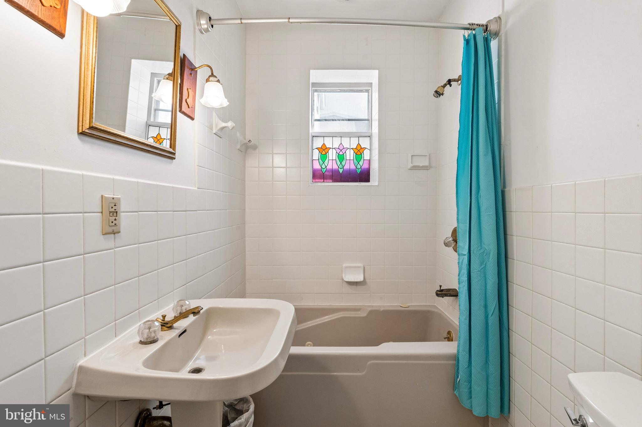 439 Lemonte Street Philadelphia, PA 19128 - Photo 15 of 42 a bathroom with a sink and a bathtub