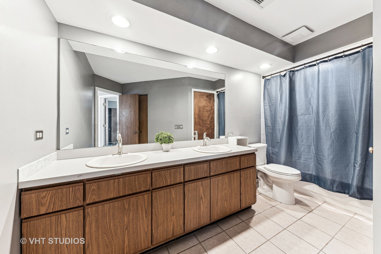 918 Ridgefield Lane Wheeling, IL 60090 - Photo 16 of 22 a bathroom with a double vanity sink toilet and a mirror
