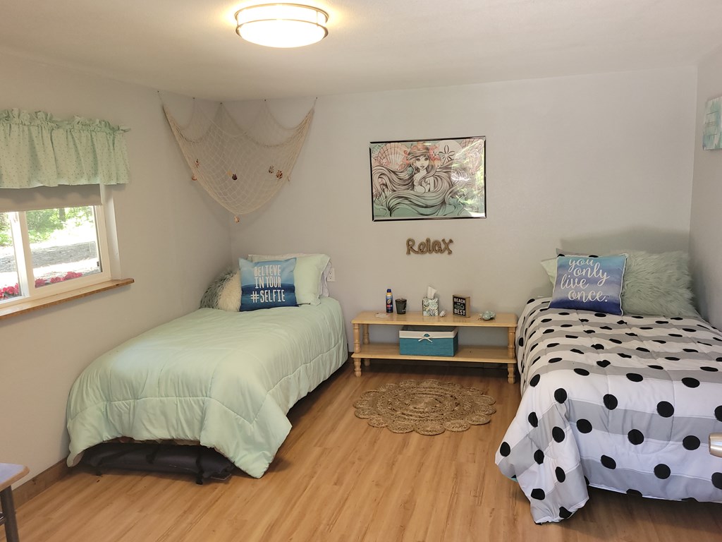 579 Noland Road Cascade, ID 83611 - Photo 24 of 31 BEDS, DECOR, PLUS MINI FRIDGE