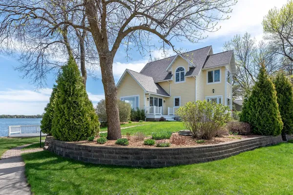 $839,800 | 3710 Sioux Lane, Madison Lake, MN 56063