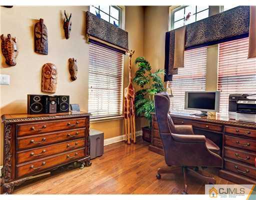 16 Pebble Creek Road Dayton, NJ 08810 - Photo 20 of 25 a workspace with furniture