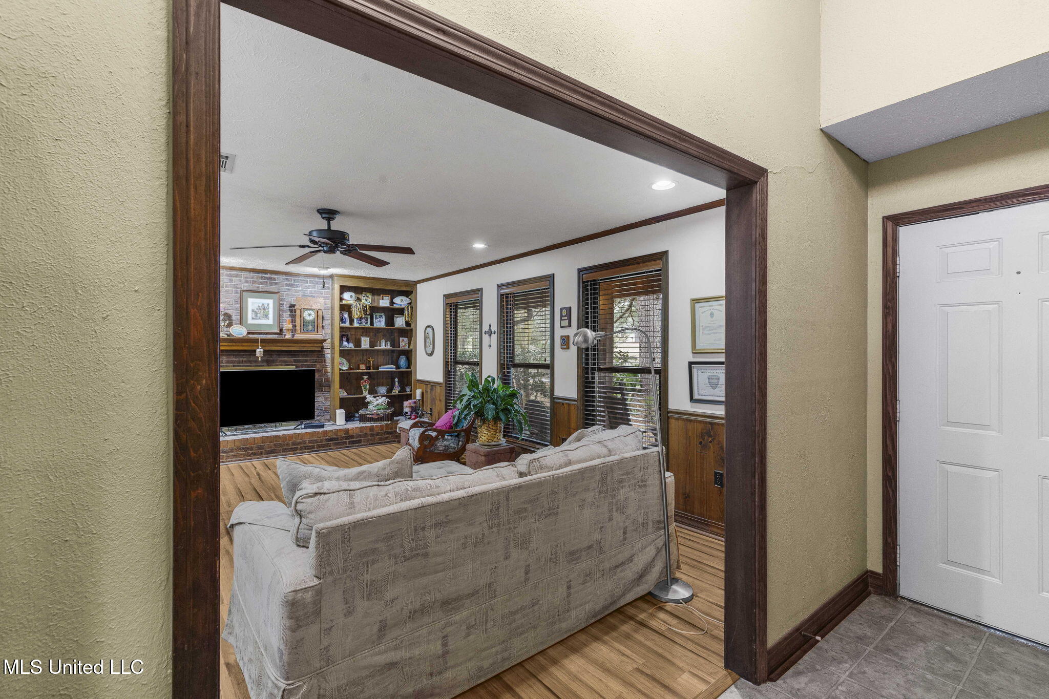 103 Wickstead Drive Clinton, MS 39056 - Photo 32 of 81 Foyer 3