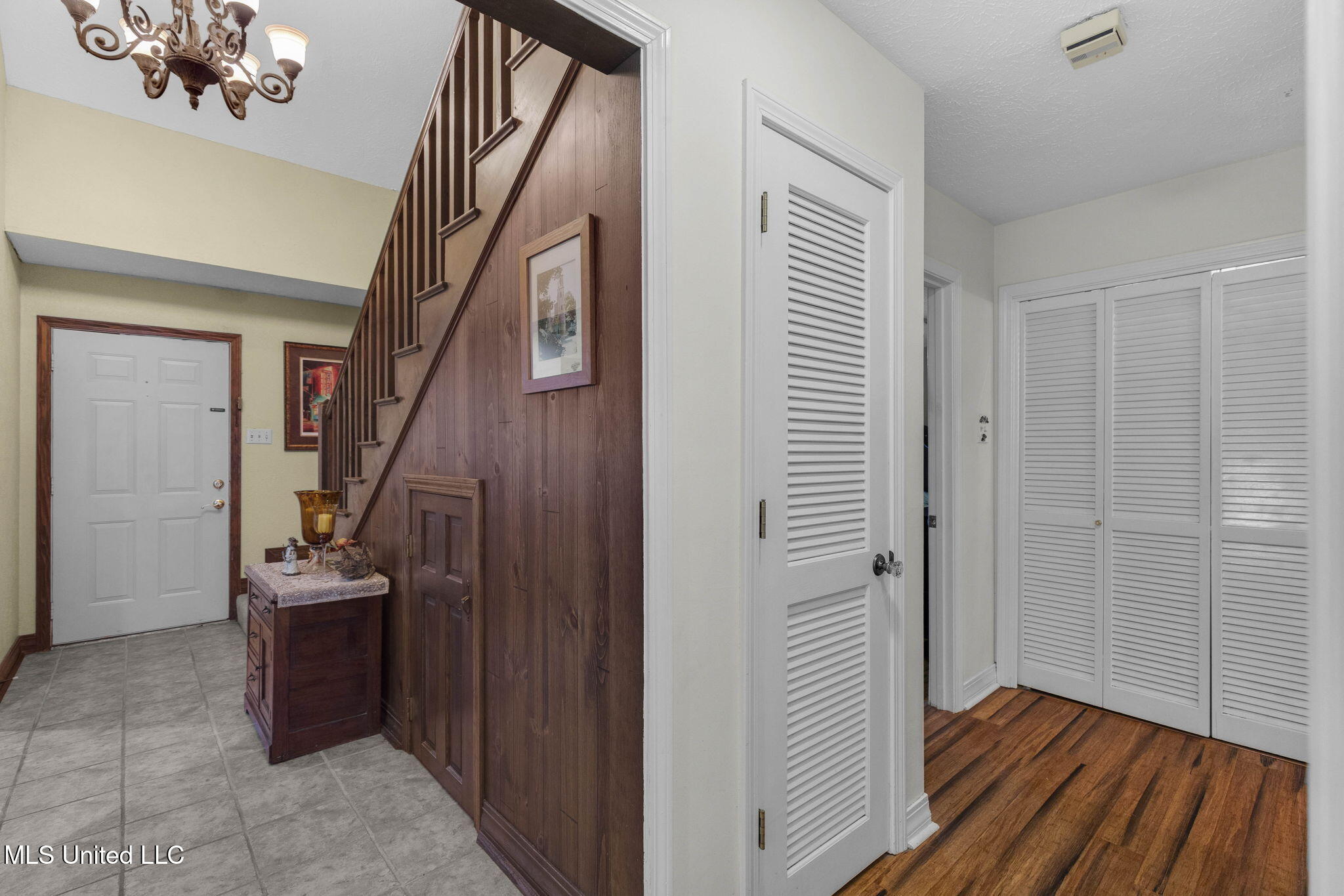 103 Wickstead Drive Clinton, MS 39056 - Photo 33 of 81 Foyer 4