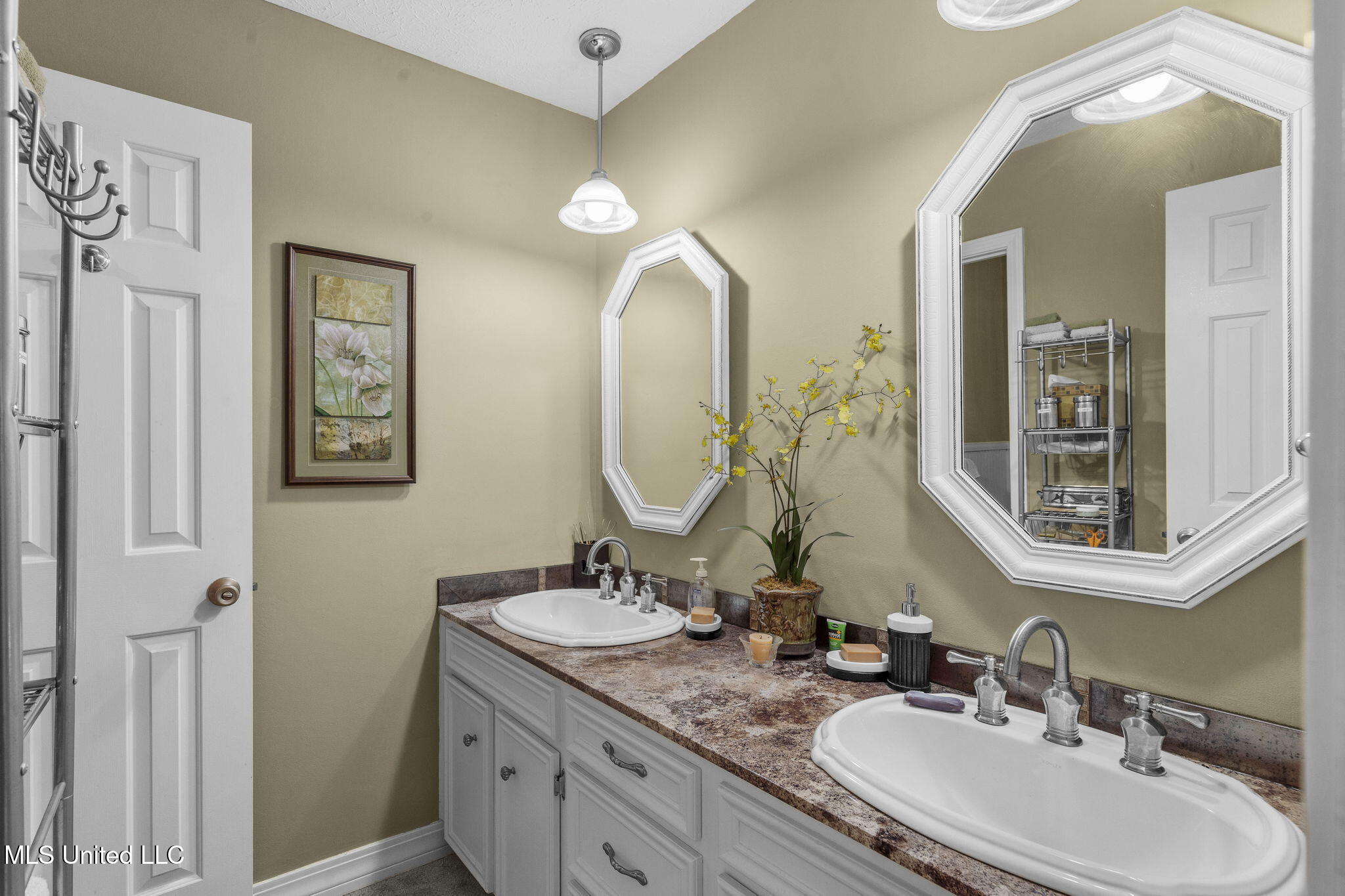 103 Wickstead Drive Clinton, MS 39056 - Photo 59 of 81 2nd bath upstairs 1