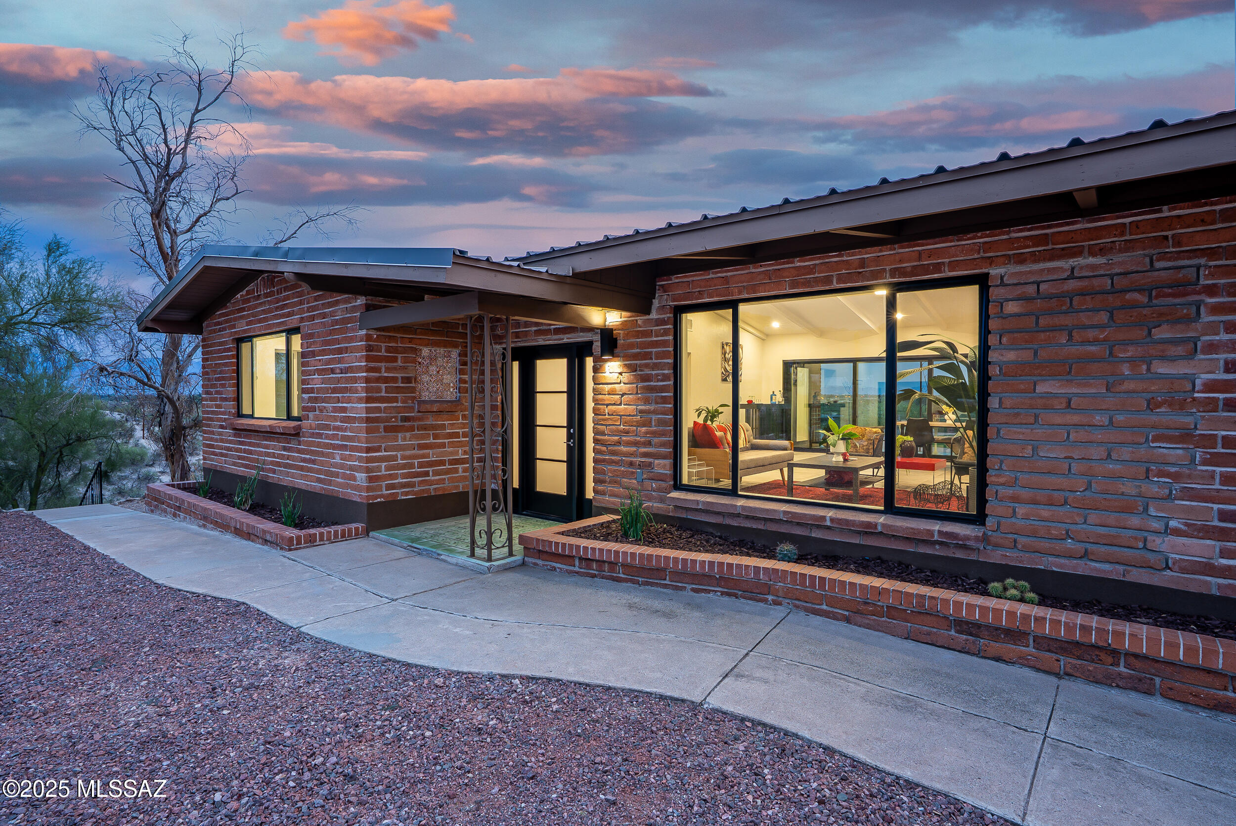 5240 East River House Road Tucson, AZ 85718 - Photo 5 of 49 Restored brick with luxury remodel