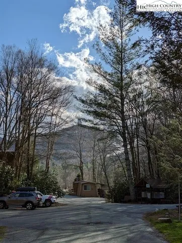 $218,900 | 76 Creekside Court, Unit B, Banner Elk, NC 28604