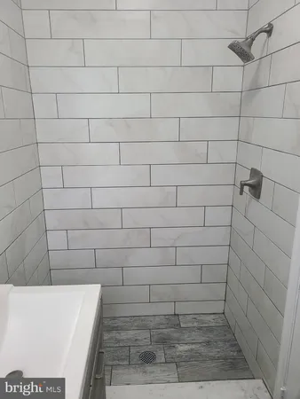 $1,350 | 918 North Clayton Street, Unit 1, Wilmington, DE 19805