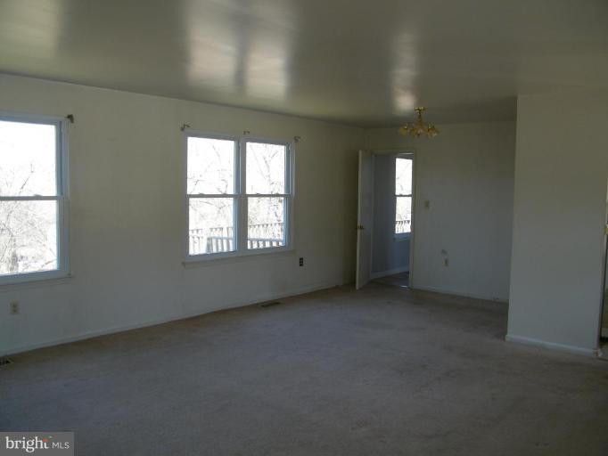 7402 Jaffrey Road Fort Washington, MD 20744 - Photo 2 of 11 Living Room/Dining Room