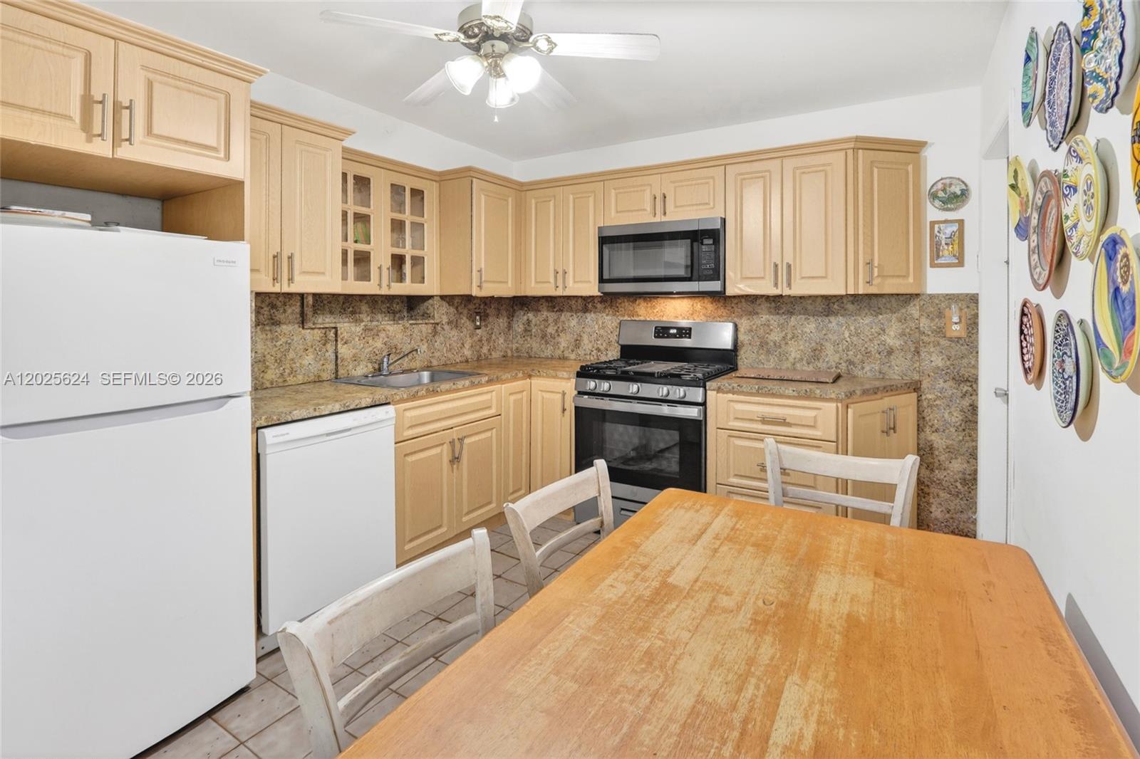 9231 Southwest 16th Street Miami, FL 33165 - Photo 9 of 29