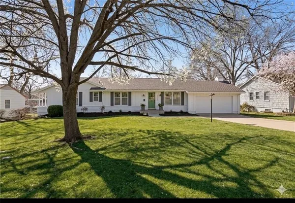 $755,000 | 2309 West 104th Street, Leawood, KS 66206