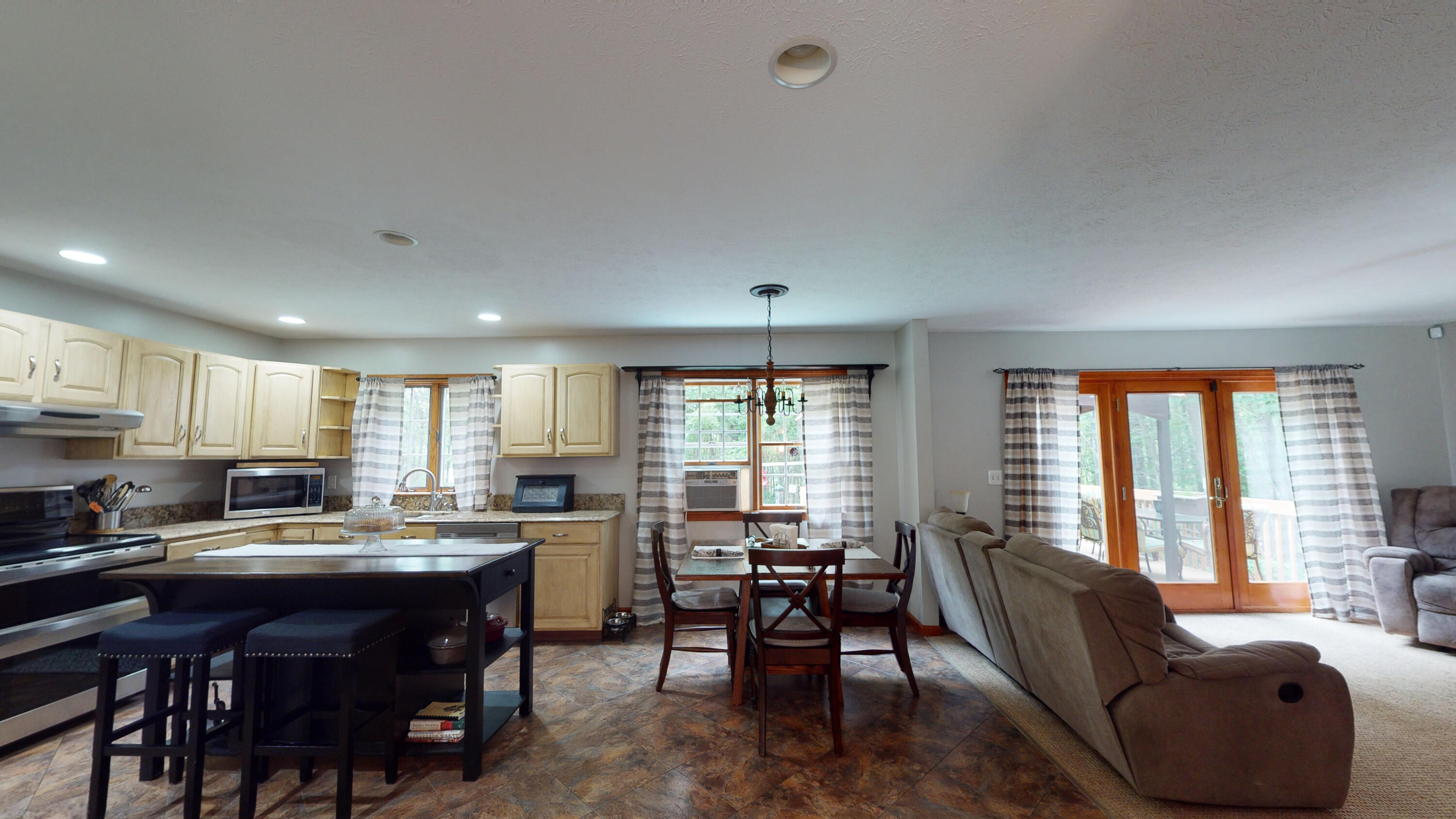 24 Pond Ridge Drive Lewiston, ME 04240 - Photo 12 of 105 24-Pondridge-Dr-Lewiston-Maine-04240-071