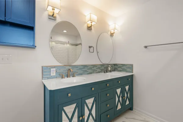 $529,900 | 112 Colonial Drive, Cross Junction, VA 22625
