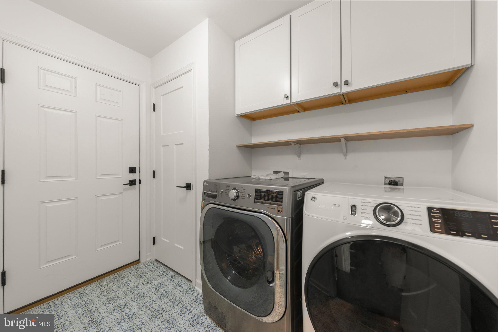 112 Colonial Drive Cross Junction, VA 22625 - Photo 19 of 45 a utility room with dryer and washer