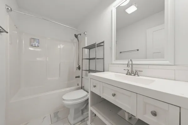 $529,900 | 112 Colonial Drive, Cross Junction, VA 22625