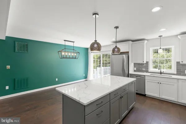 $529,900 | 112 Colonial Drive, Cross Junction, VA 22625