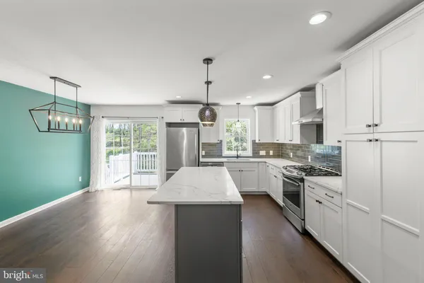 $529,900 | 112 Colonial Drive, Cross Junction, VA 22625