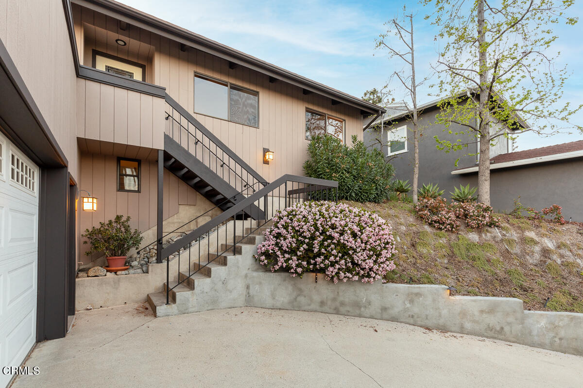 205 Malcolm Drive Pasadena, CA 91105 - Photo 3 of 28 205 Malcolm_452v1_mls