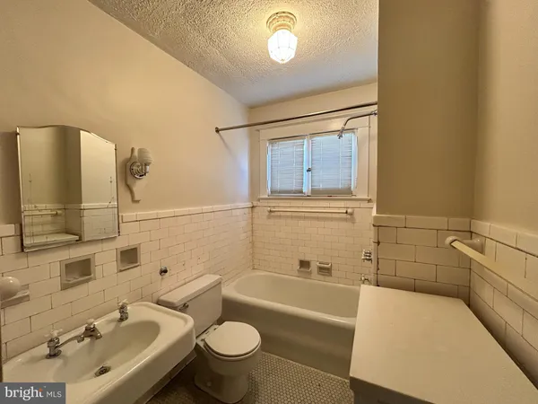 $1,600 | 506 West Burke Street, Martinsburg, WV 25401