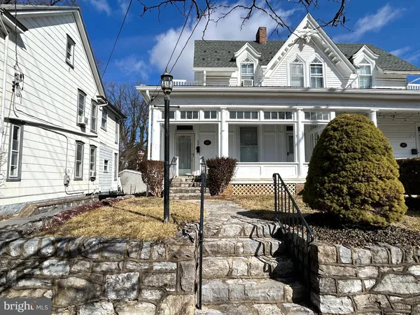 $1,600 | 506 West Burke Street, Martinsburg, WV 25401