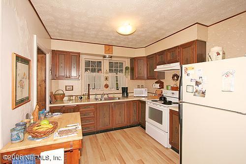 2271 Larchmont Road Jacksonville, FL 32207 - Photo 2 of 10 Kitchen