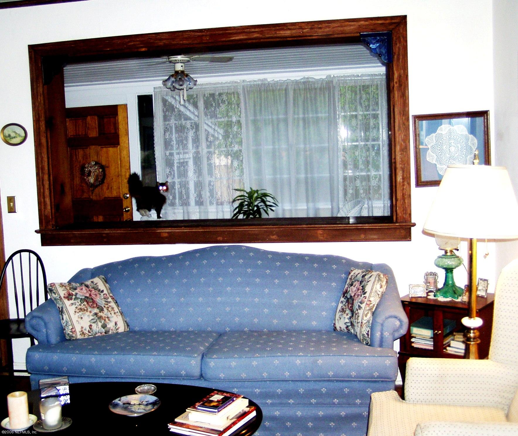 2271 Larchmont Road Jacksonville, FL 32207 - Photo 5 of 10 Living room