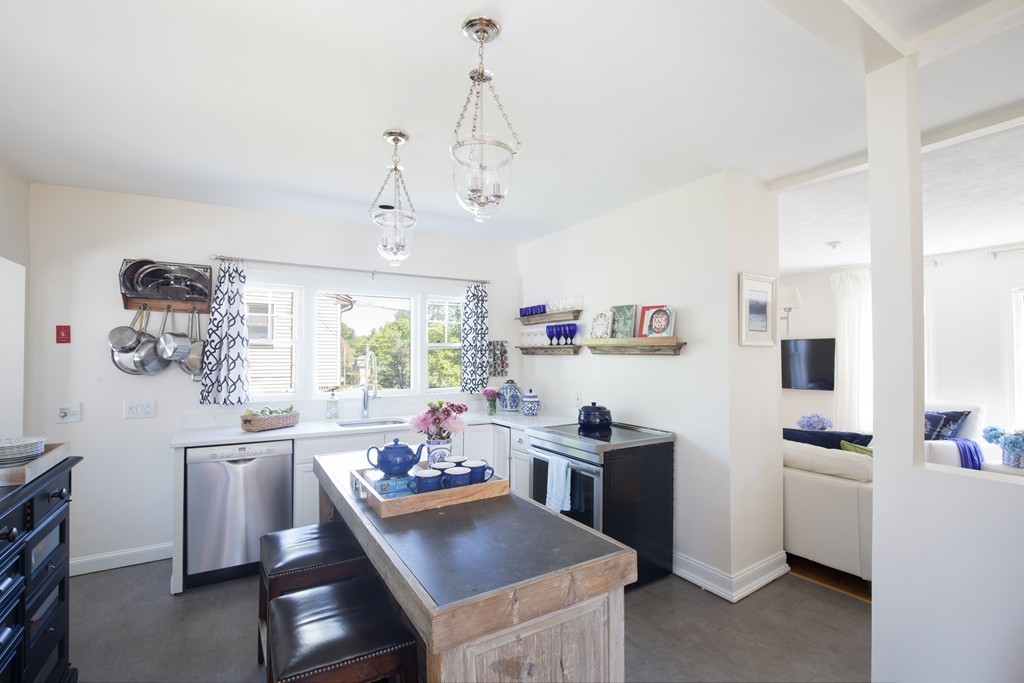 47 Curve Street Natick, MA 01760 - Photo 5 of 20