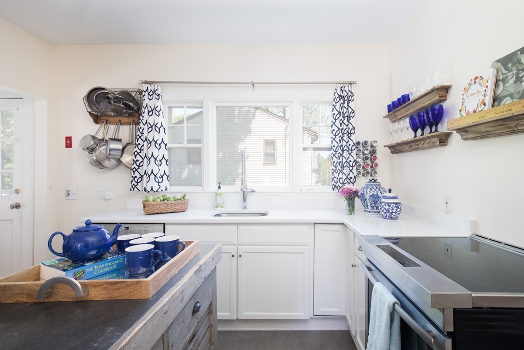 47 Curve Street Natick, MA 01760 - Photo 6 of 20