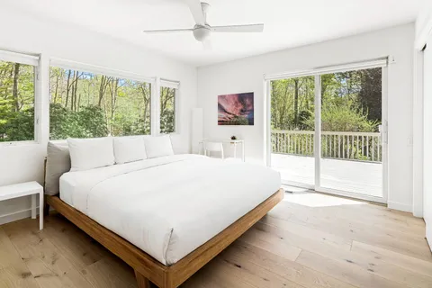 $4,100,000 | 5 Ely Brook To Hands Creek Road, East Hampton, NY 11937